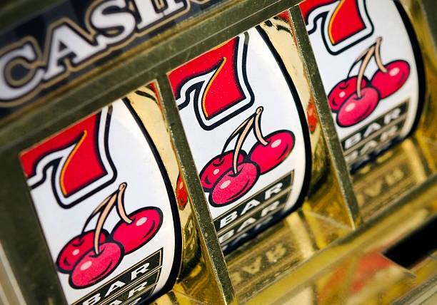 Community cards reveal in Texas Hold'em Bonus